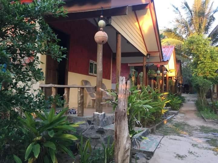 Relax Beach House Ko Lanta Esterno foto